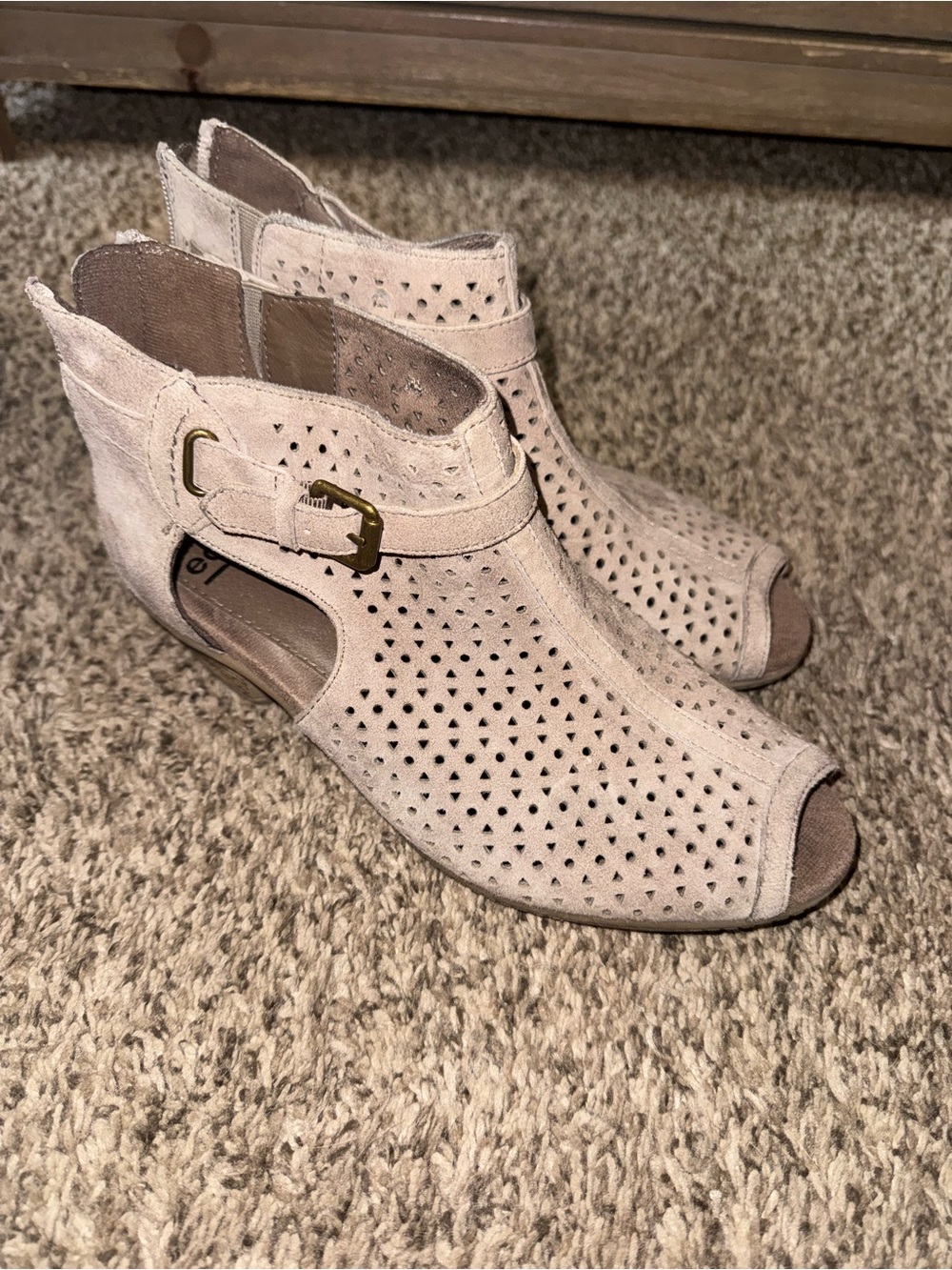 Women's Earth shoes size 7w
